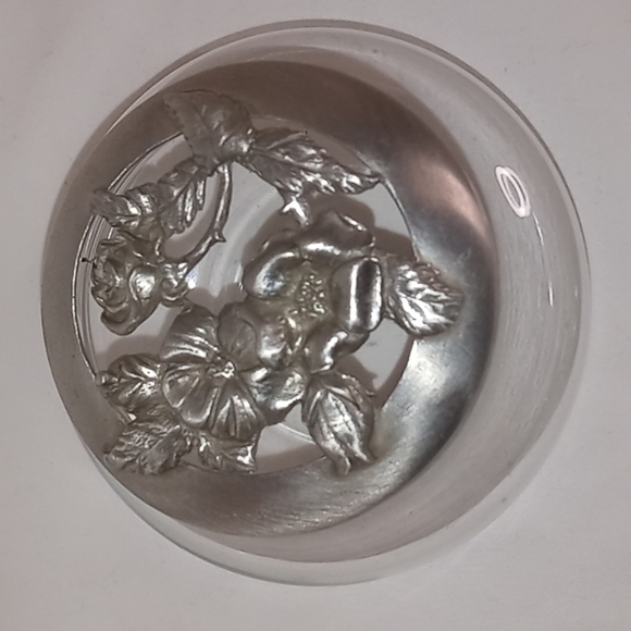 Delicate potpourri Clear Glass Jar With Pewter Floral Lid - Picture 1 of 4